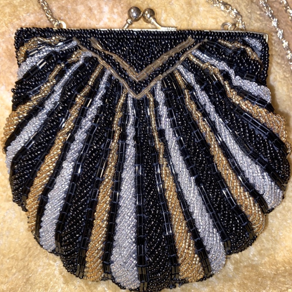 Elegant beaded shell clutch purse